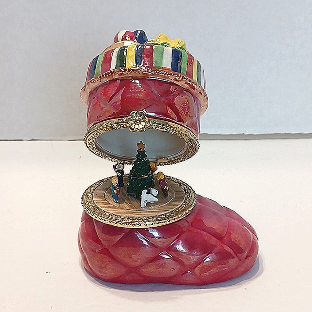 Mr christmas music box stocking see video